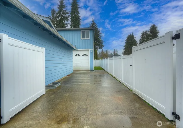 Photo 3 of Single family home for sale at 2412 Lexington St, Steilacoom, WA 98388 | MLS# NWM2496373 | Listing updated on 2026-09-28