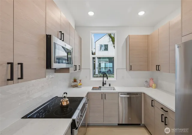 Photo 2 of Townhouse for sale at 809 S Sullivan St #B, Seattle, WA 98108 | MLS# NWM2496385 | Listing updated on 2026-09-17