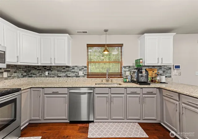 Photo 3 of Single family home for sale at 5647 Black Lake Blvd SW, Olympia, WA 98512 | MLS# NWM2496742 | Listing updated on 2026-09-30