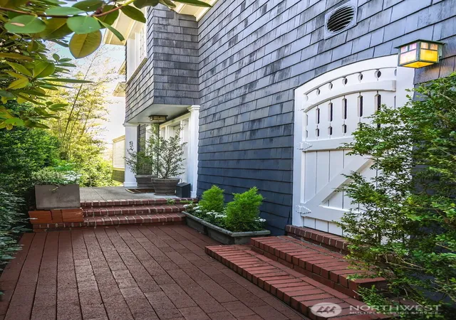 Photo 2 of Single family home for sale at 624 35th Avenue, Seattle, WA 98122 | MLS# NWM2496771 | Listing updated on 2026-09-17