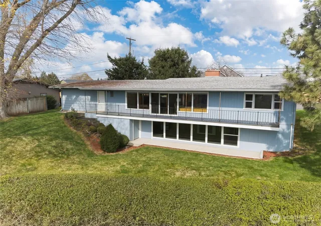 Photo 1 of Single family home for sale at 950 Se 12th Street, College Place, WA 99324 | MLS# NWM2496802 | Listing updated on 2026-09-29