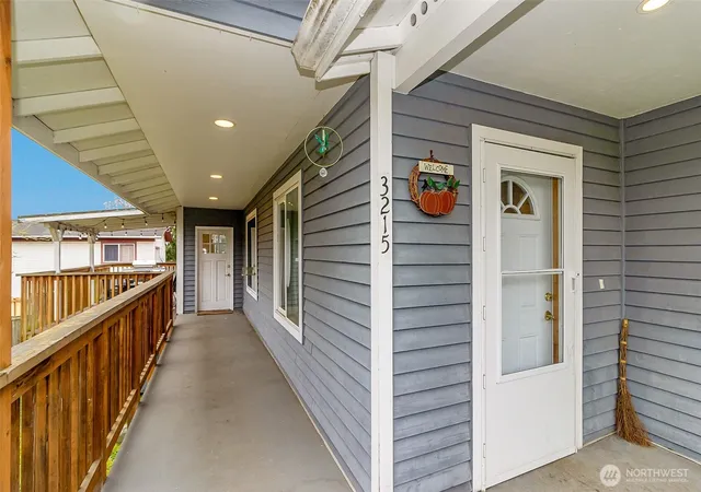 Photo 4 of Single family home for sale at 3215 19th Street, Everett, WA 98201 | MLS# NWM2496806 | Listing updated on 2026-09-17