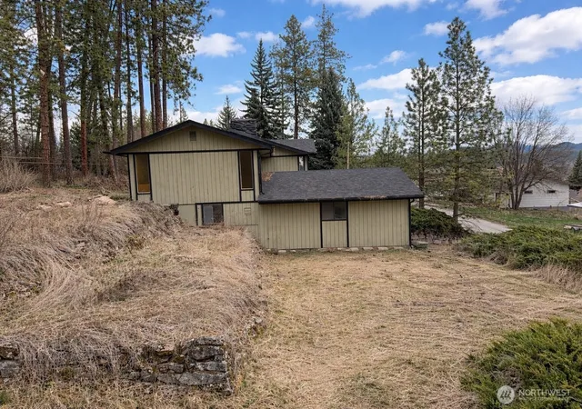 Photo 3 of Single family home for sale at 703 N West St, Chewelah, WA 99109 | MLS# NWM2496990 | Listing updated on 2026-09-25