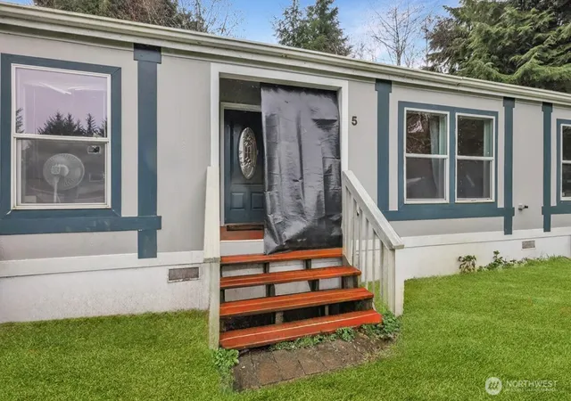 Photo 2 of Manufactured home for sale at 5 Cherokee Pl, Copalis Beach, WA 98535 | MLS# NWM2497086 | Listing updated on 2026-09-17