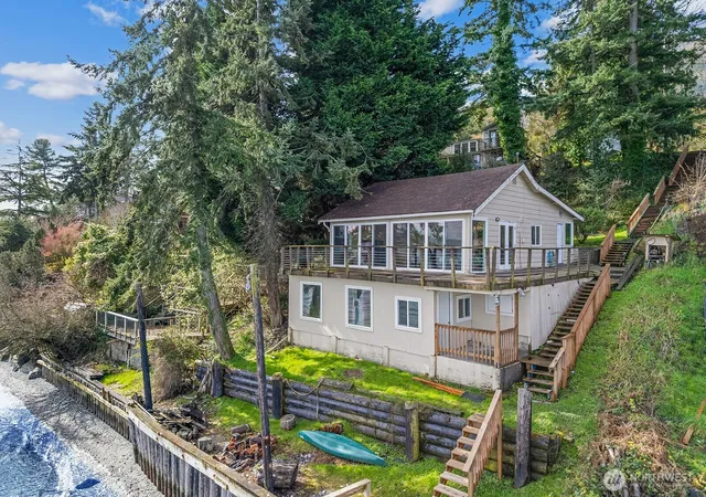Photo 2 of Single family home for sale at 8032 Sw Hawthorne Ln, Vashon, WA 98070 | MLS# NWM2497829 | Listing updated on 2026-09-17