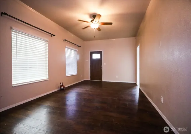 Photo 3 of Single family home for sale at 912 Ramer Ave, Hoquiam, WA 98550 | MLS# NWM2498011 | Listing updated on 2026-09-22
