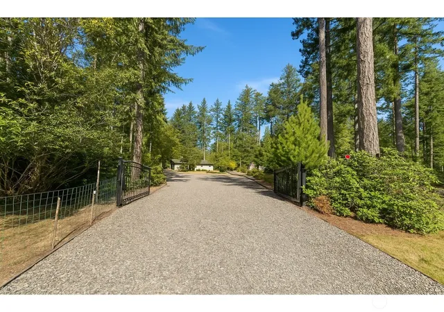 Photo 2 of Single family home for sale at 280 E Clonakilty Dr, Shelton, WA 98584 | MLS# NWM2498120 | Listing updated on 2026-09-22