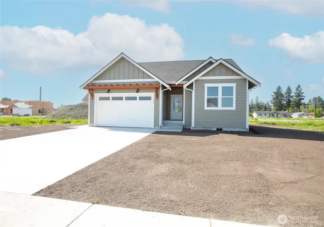 Photo 2 of Single family home for sale at 405 W 4th Street, Everson, WA 98247 | MLS# NWM2498179 | Listing updated on 2026-09-27