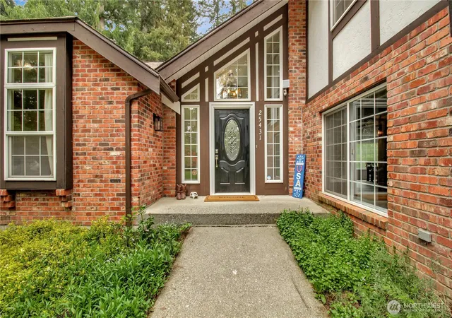 Photo 3 of Contingent at 25431 Mountain Dr, Arlington, WA 98223 | MLS# NWM2498205 | Listing updated on 2026-09-17