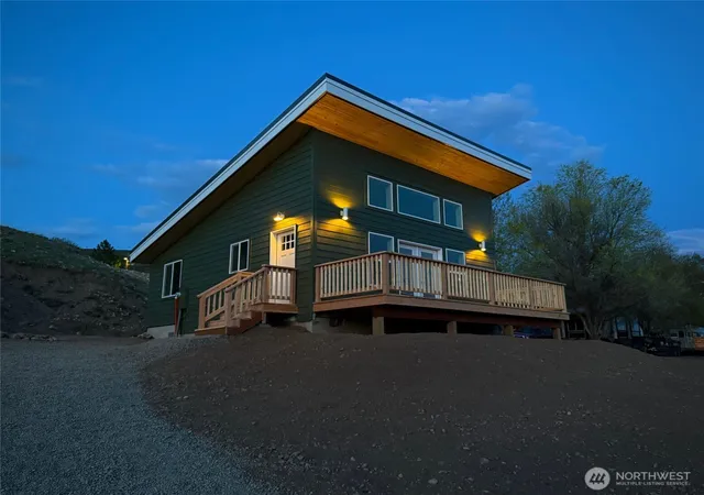 Photo 1 of Single family home for sale at 428 Castle Ave, Winthrop, WA 98862 | MLS# NWM2498279 | Listing updated on 2026-10-25