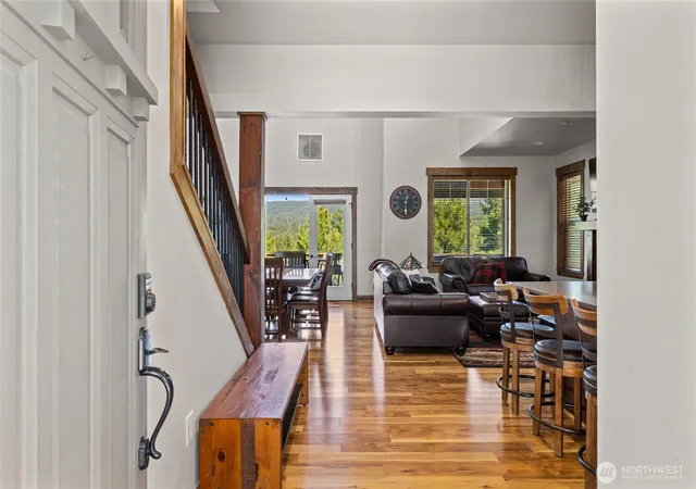 Photo 3 of Single family home for sale at 131 Big Hl Dr, Cle Elum, WA 98922 | MLS# NWM2498348 | Listing updated on 2026-09-17