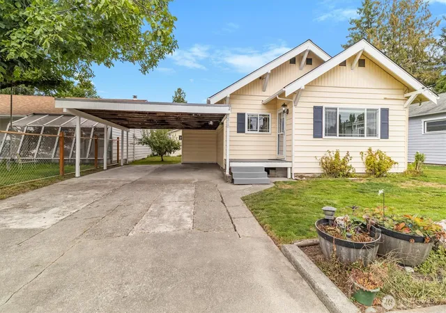 Photo 2 of Single family home for sale at 310 2nd Street, Sumas, WA 98295 | MLS# NWM2498397 | Listing updated on 2026-09-23