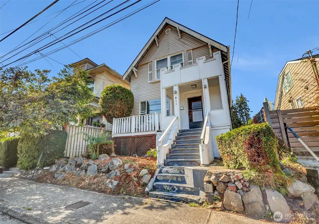 Photo 2 of Single family home for sale at 911 Martin Luther King Jr Way, Seattle, WA 98122 | MLS# NWM2498727 | Listing updated on 2026-10-01