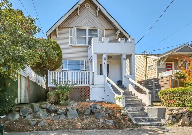 Photo 3 of Single family home for sale at 911 Martin Luther King Jr Way, Seattle, WA 98122 | MLS# NWM2498727 | Listing updated on 2026-10-01