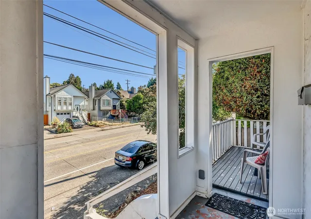 Photo 3 of Single family home for sale at 911 Martin Luther King Jr Way, Seattle, WA 98122 | MLS# NWM2498727 | Listing updated on 2026-10-01