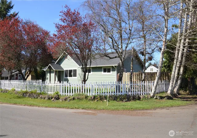 Photo 2 of Single family home for sale at 834 Jado Pl, Grayland, WA 98547 | MLS# NWM2498749 | Listing updated on 2026-09-25