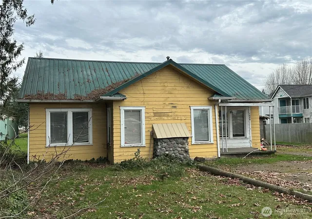 Photo 3 of Single family home for sale at 1406 Harrison Ave, Centralia, WA 98531 | MLS# NWM2498991 | Listing updated on 2026-09-17