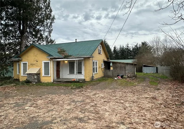 Photo 3 of Single family home for sale at 1406 Harrison Ave, Centralia, WA 98531 | MLS# NWM2498991 | Listing updated on 2026-09-17