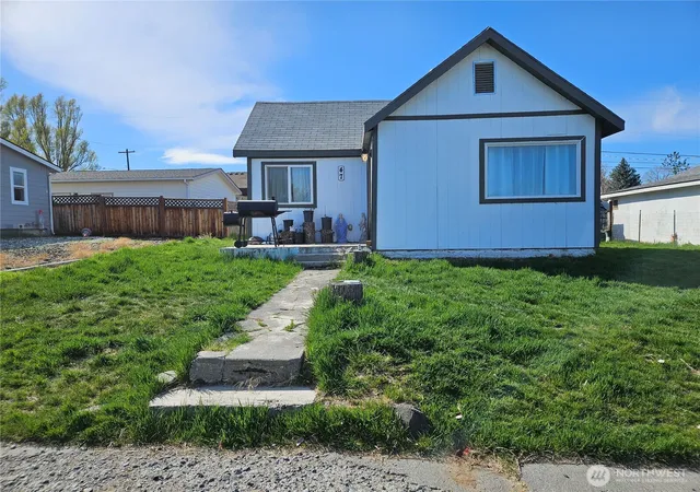 Photo 2 of Single family home for sale at 47 S Dogwood St, Soap Lake, WA 98851 | MLS# NWM2499067 | Listing updated on 2026-09-28