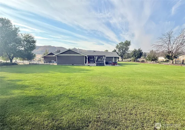 Photo 4 of Sale Pending at 4 River Overlook St, Omak, WA 98841 | MLS# NWM2499102 | Listing updated on 2026-09-28