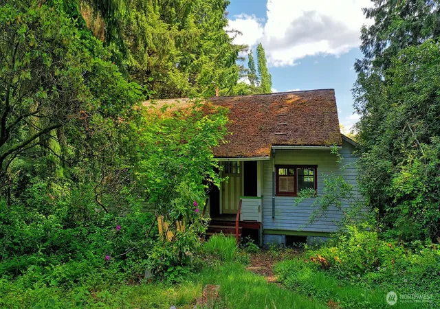 Photo 3 of Single family home for sale at 5035 NE 178th Street, Lake Forest Park, WA 98155 | MLS# NWM2499183 | Listing updated on 2026-09-17