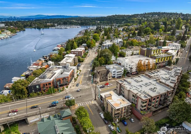Photo 3 of Condo for sale at 3217 Eastlake Ave E #302, Seattle, WA 98102 | MLS# NWM2499359 | Listing updated on 2026-09-17