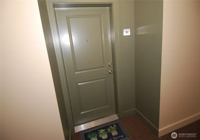 Photo 3 of Condo for sale at 3217 Eastlake Ave E #302, Seattle, WA 98102 | MLS# NWM2499359 | Listing updated on 2026-09-17