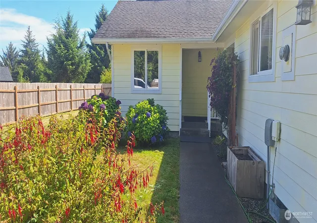 Photo 2 of Single family home for sale at 10 Spruce Ct, South Bend, WA 98586 | MLS# NWM2499497 | Listing updated on 2026-09-26