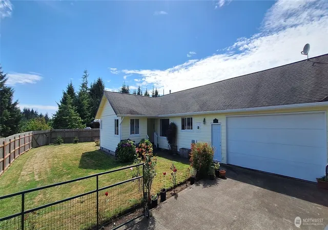 Photo 3 of Single family home for sale at 10 Spruce Ct, South Bend, WA 98586 | MLS# NWM2499497 | Listing updated on 2026-09-26