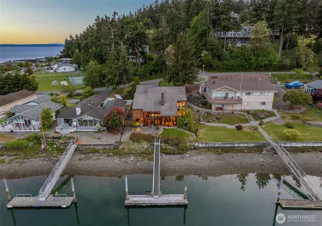 Photo 2 of Single family home for sale at 2180 Cove Dr, Oak Harbor, WA 98277 | MLS# NWM2499635 | Listing updated on 2026-09-17