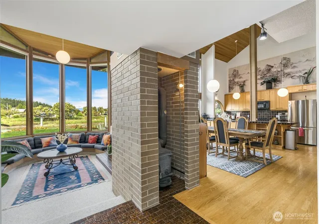 Photo 4 of Single family home for sale at 2180 Cove Dr, Oak Harbor, WA 98277 | MLS# NWM2499635 | Listing updated on 2026-09-17