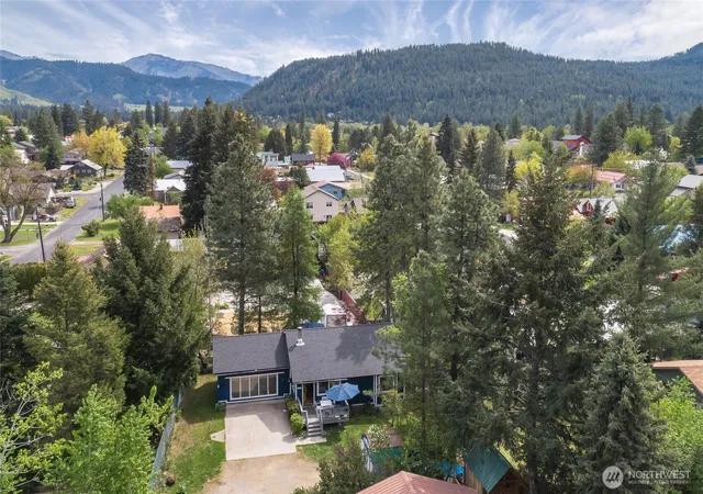 Photo 3 of Single family home for sale at 524 Mine St, Leavenworth, WA 98826 | MLS# NWM2499795 | Listing updated on 2026-09-17