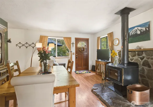 Photo 4 of Single family home for sale at 524 Mine St, Leavenworth, WA 98826 | MLS# NWM2499795 | Listing updated on 2026-09-17