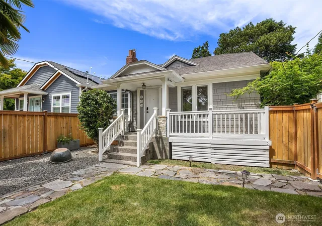 Photo 2 of Single family home for sale at 826 Ne 80th Street, Seattle, WA 98115 | MLS# NWM2499918 | Listing updated on 2026-09-17