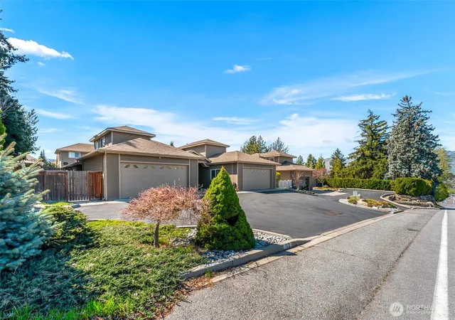 Photo 3 of Townhouse for sale at 112 19th Street Ne, East Wenatchee, WA 98802 | MLS# NWM2501144 | Listing updated on 2026-09-17