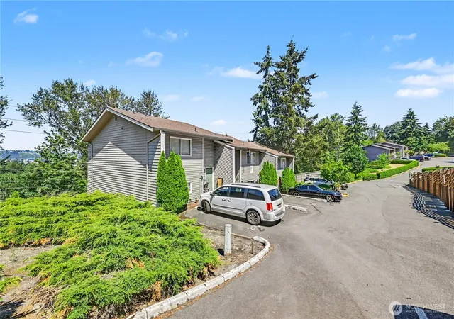 Condo for sale at 31501 106th Place SE #P2, Auburn, WA 98092 | MLS# NWM2501196