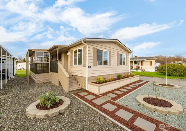 Manufactured home for sale at 2725 E Fir St #101, Mount Vernon, WA 98273 | MLS# NWM2501441