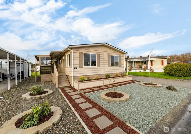 Photo 2 of Manufactured home for sale at 2725 E Fir St #101, Mount Vernon, WA 98273 | MLS# NWM2501441 | Listing updated on 2026-09-17