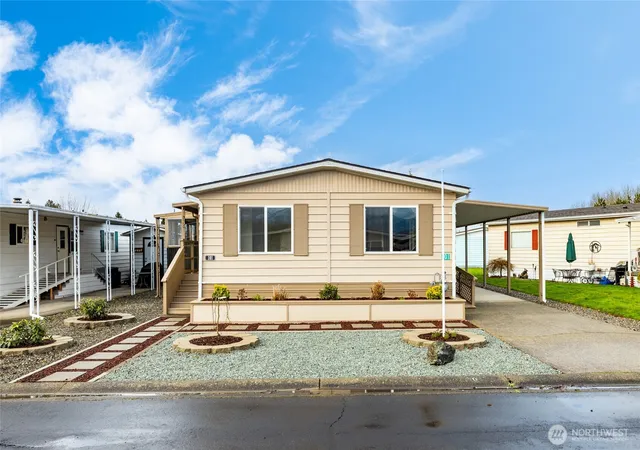 Photo 3 of Manufactured home for sale at 2725 E Fir St #101, Mount Vernon, WA 98273 | MLS# NWM2501441 | Listing updated on 2026-09-17