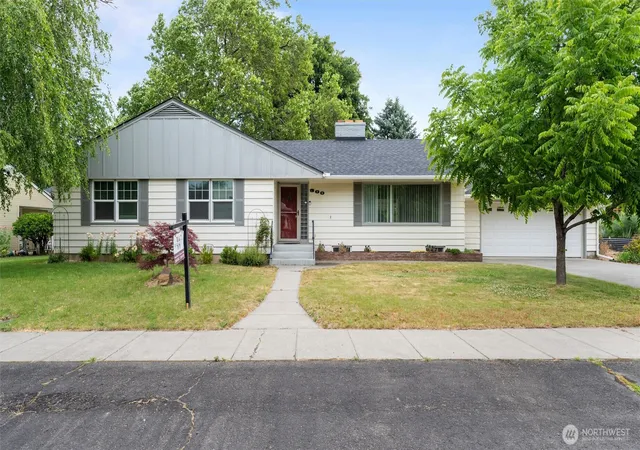 Photo 2 of Single family home for sale at 300 W 5th Street, Waitsburg, WA 99361 | MLS# NWM2501661 | Listing updated on 2026-09-17
