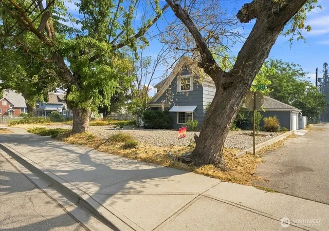 Photo 2 of Single family home for sale at 225 S Division St, Cashmere, WA 98815 | MLS# NWM2501734 | Listing updated on 2026-09-17