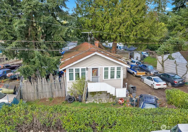 Photo 4 of Multi family home for sale at 12644 Des Moines Memorial Dr, Seattle, WA 98168 | MLS# NWM2501776 | Listing updated on 2026-09-17