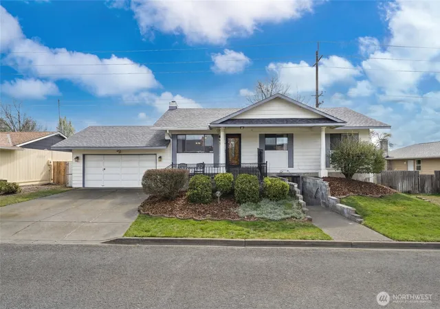 Photo 2 of Multi family home for sale at 1140 Se Colonial Dr, College Place, WA 99324 | MLS# NWM2501897 | Listing updated on 2026-09-17