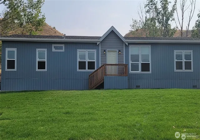 Photo 1 of Manufactured home for sale at 18 A Osprey Dr, Okanogan, WA 98840 | MLS# NWM2502015 | Listing updated on 2026-09-17