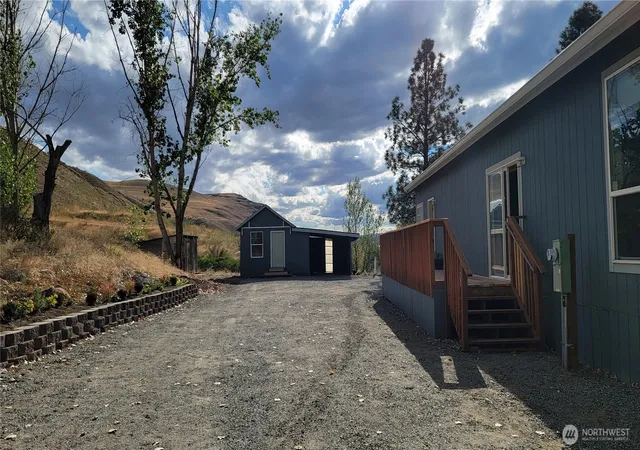 Photo 3 of Manufactured home for sale at 18 A Osprey Dr, Okanogan, WA 98840 | MLS# NWM2502015 | Listing updated on 2026-09-17