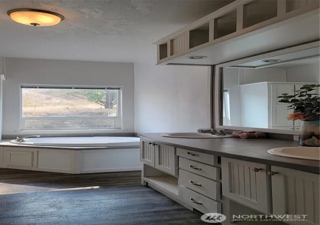 Photo 4 of Manufactured home for sale at 18 A Osprey Dr, Okanogan, WA 98840 | MLS# NWM2502015 | Listing updated on 2026-09-17
