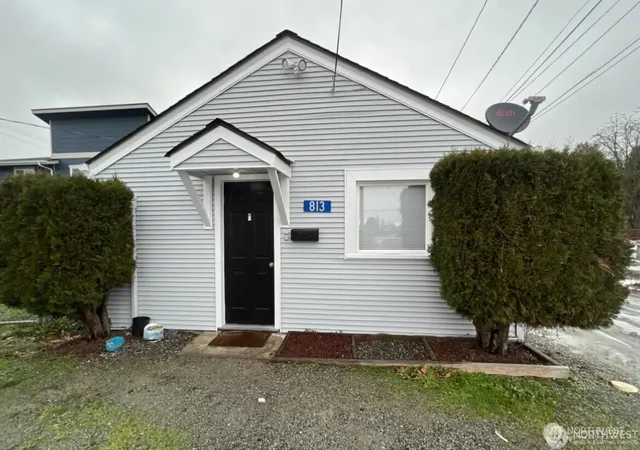 Photo 4 of House for sale at 811 E & 813 Fairhaven Ave, Burlington, WA 98233 | MLS# NWM2502046 | Listing updated on 2026-09-17