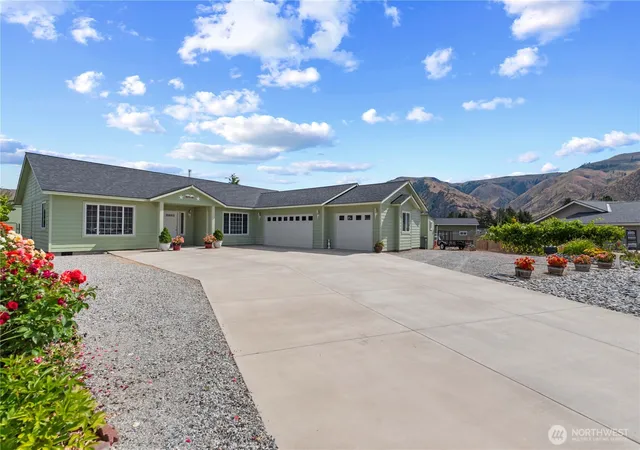 Photo 3 of Single family home for sale at 1010 Crst Loop, Entiat, WA 98822 | MLS# NWM2502098 | Listing updated on 2026-10-01