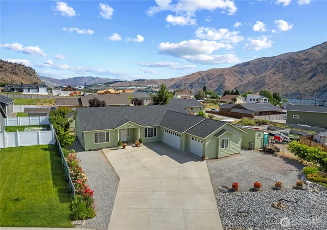 Photo 4 of Single family home for sale at 1010 Crst Loop, Entiat, WA 98822 | MLS# NWM2502098 | Listing updated on 2026-10-01
