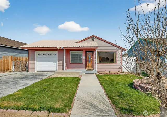 Photo 1 of Sale Pending at 417 Se H St, Quincy, WA 98848 | MLS# NWM2502817 | Listing updated on 2026-09-22